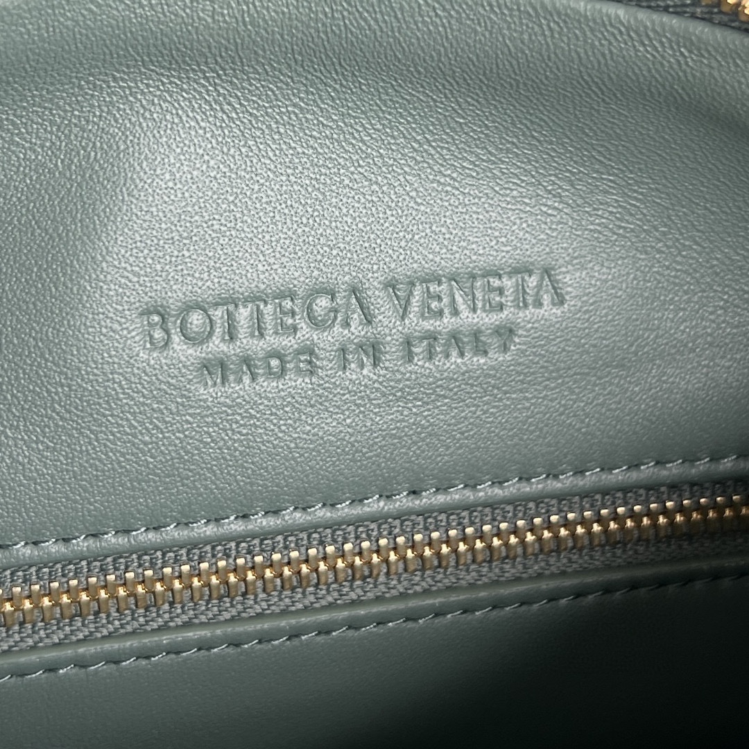 Medium Gemelli Intrecciato Leather Shoulder Bag New Sauge